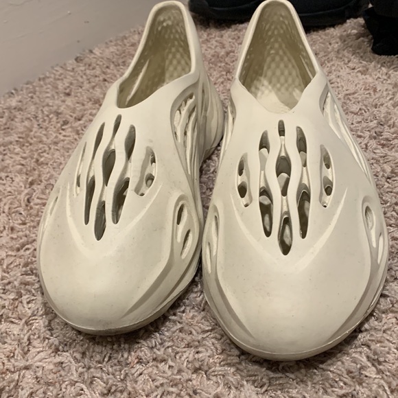 YZY FOAM RUNNER - Picture 3 of 3